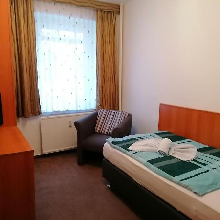 Hotel Garni Zum Goldenen Ring Кведлинбург Екстериор снимка